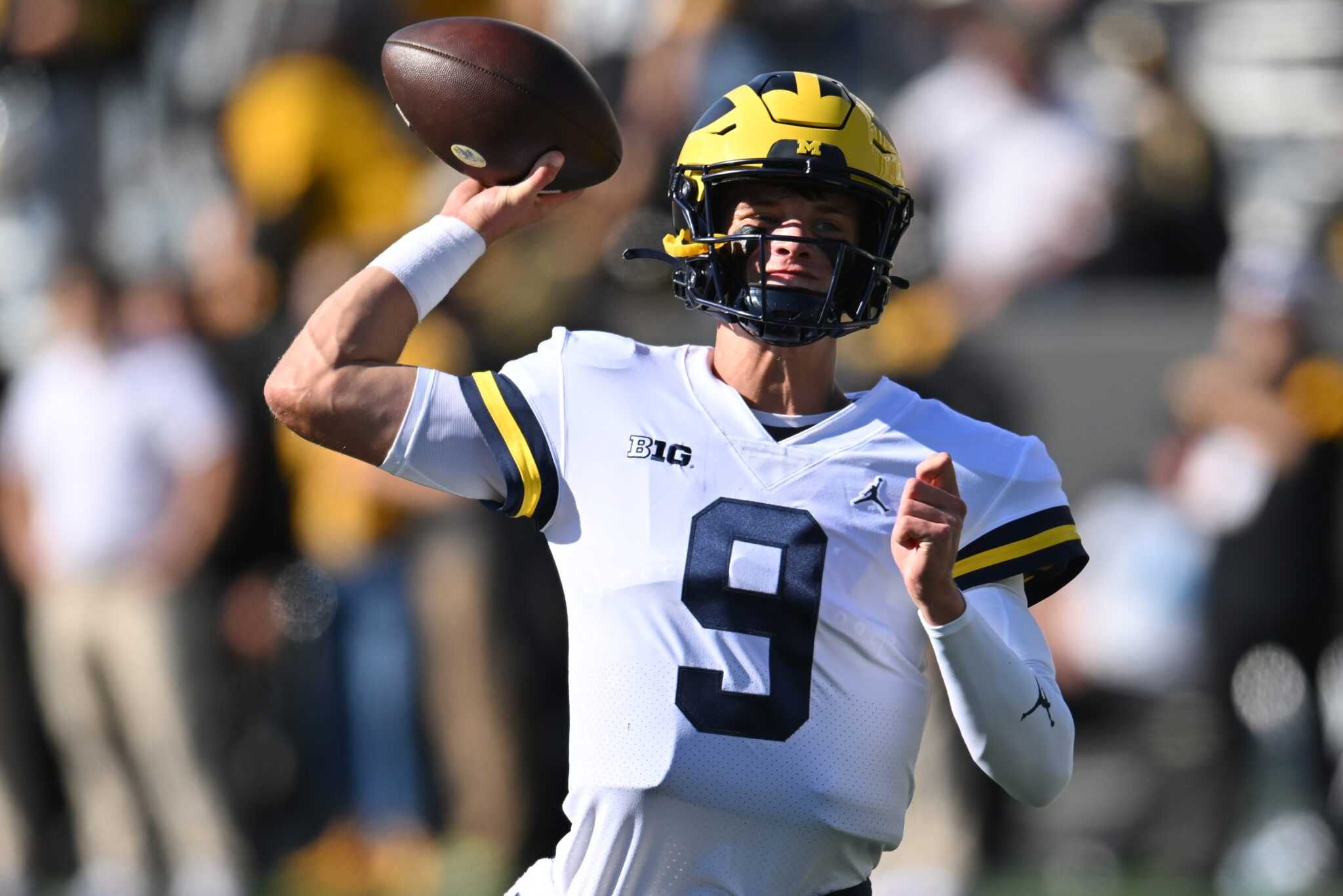 Michigan football makes top 10 for elite quarterback recruit