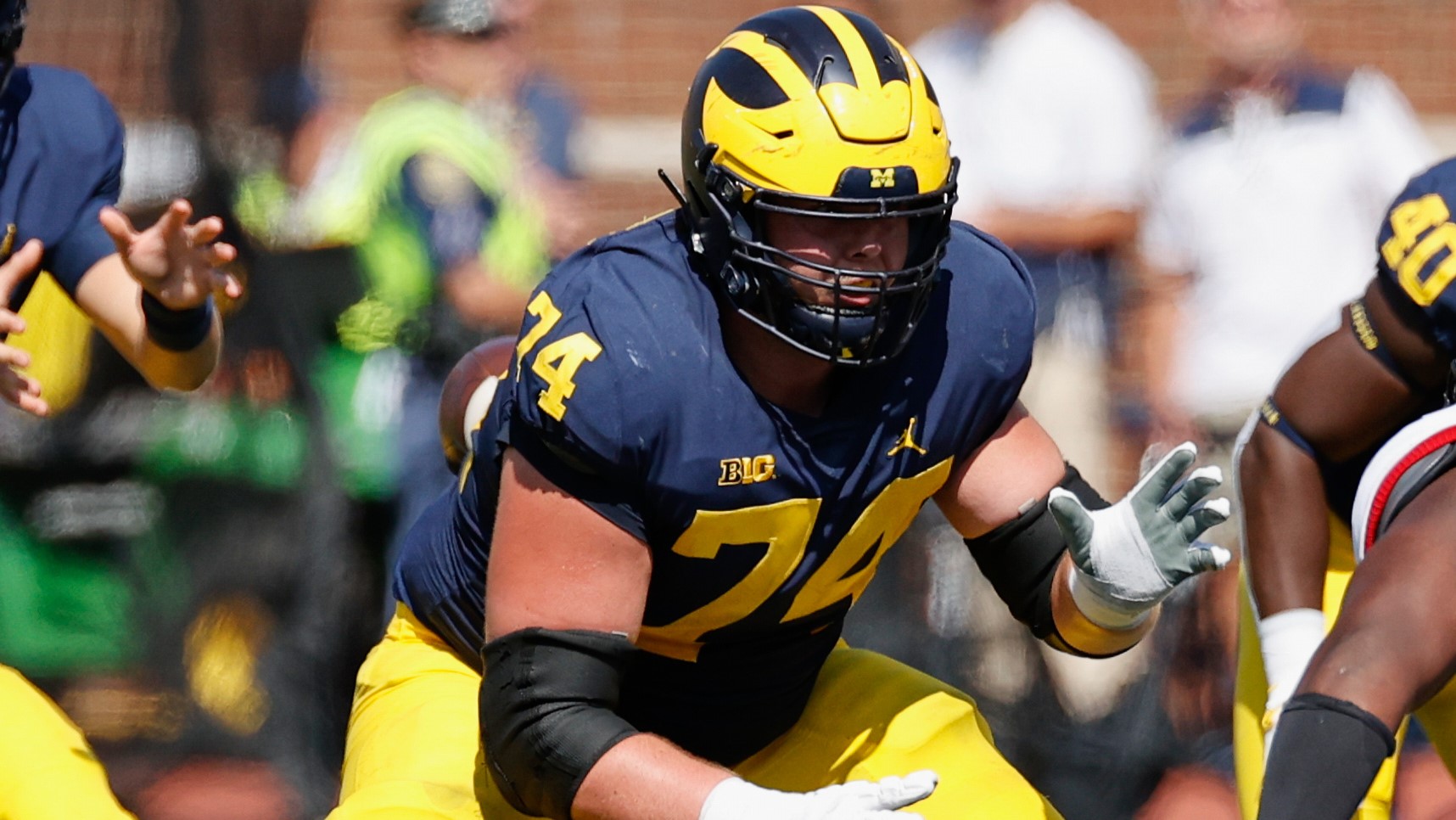 Michigan Wolverines football, offensive line, fall camp, position change, Reece Atteberry