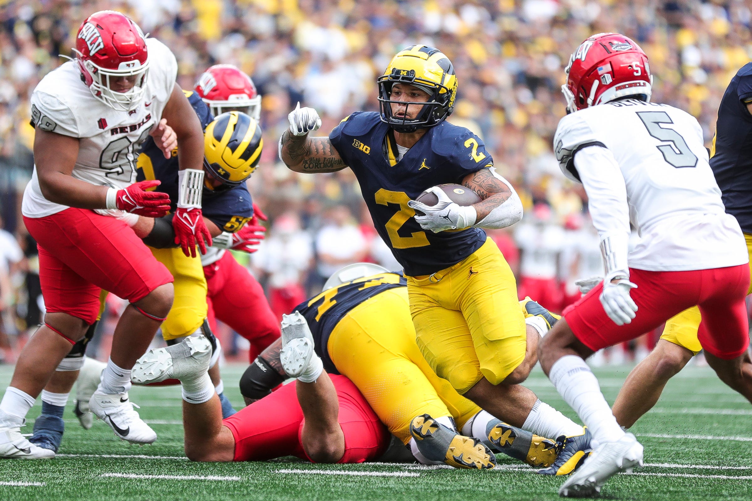 Michigan football star gunning for Mike Hart s record tomorrow