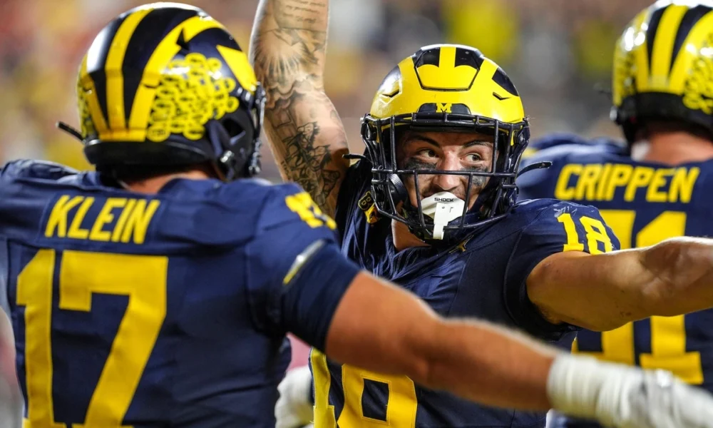 colston loveland scores a touchdown for michigan football