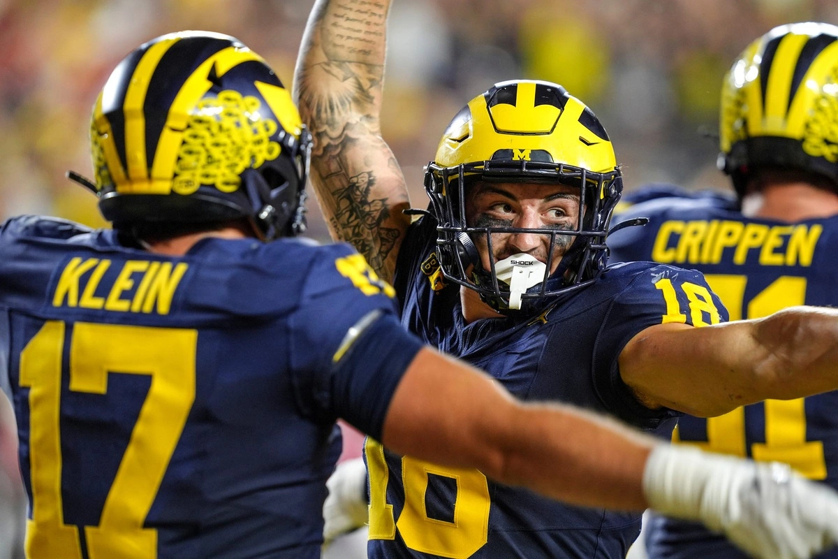 colston loveland scores a touchdown for michigan football