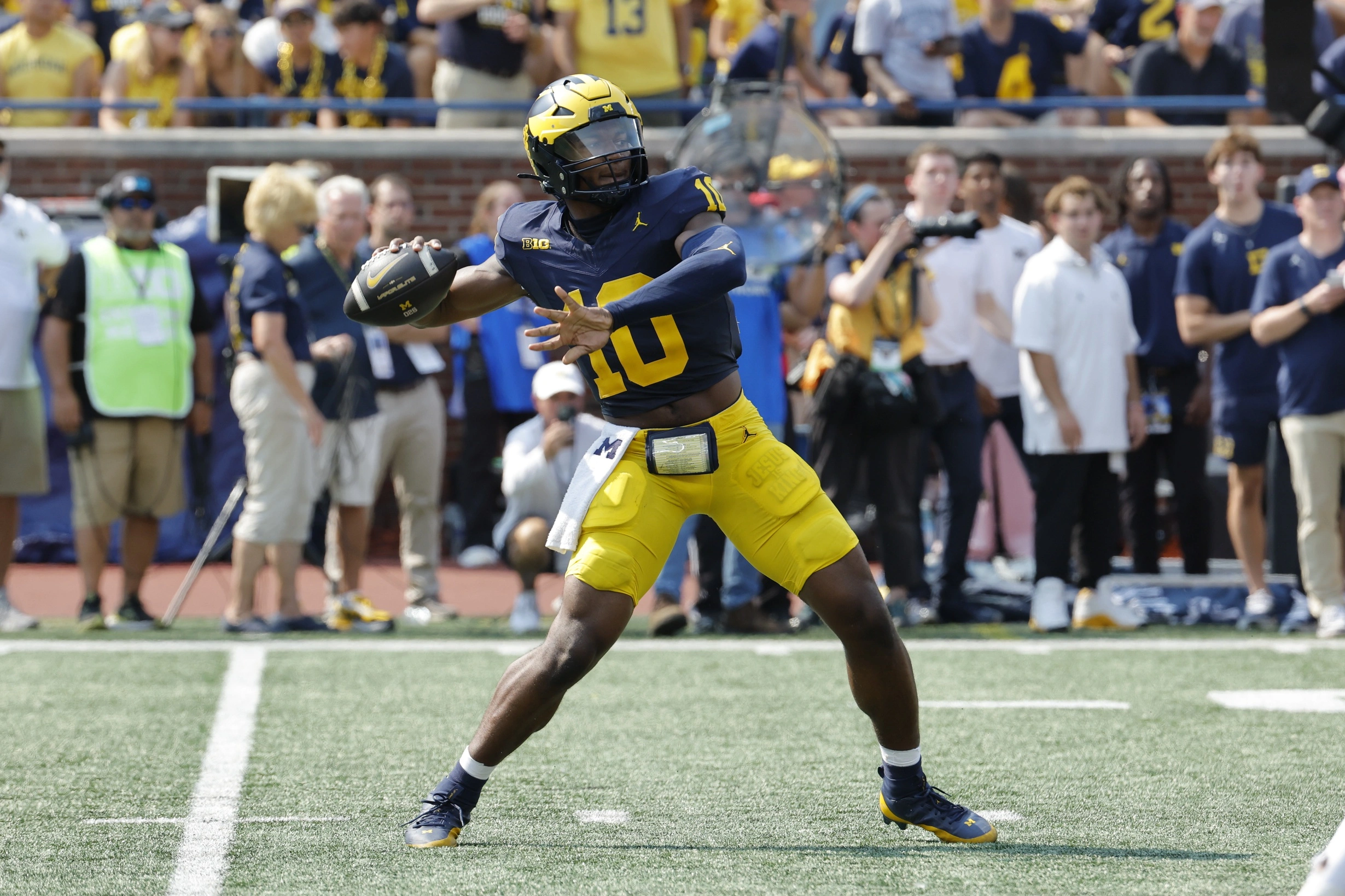 alex orji is the new starting quarterback for michigan football