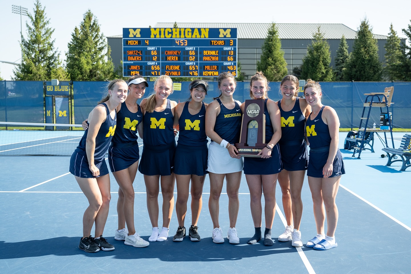 Michigan Women's Tennis squad after their win against Texas at the UofM Varsity Tennis Center